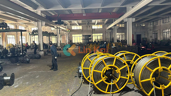 Ningbo Lingkai Electric Power Equipment Co., Ltd. liefert hochwertige Stahlseile nach Malaysia zum Aufreihen und Ziehen von Leitern